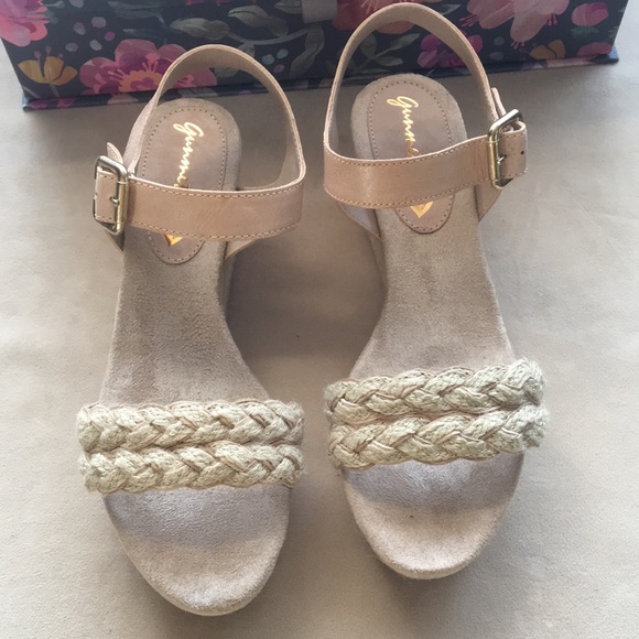 NWT Platform sandals - Picture 3 of 8